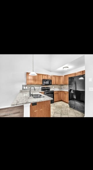 Building Photo - 140 Lincoln Place Cir