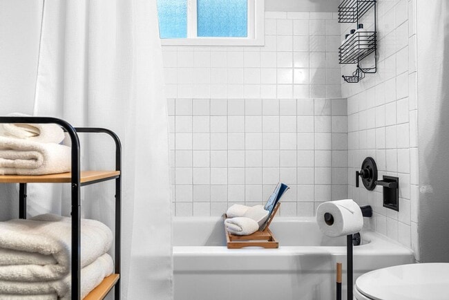 Building Photo - Cozy 2B/1B Unit A I Near Gonzaga/WSU/EWU & 5 Hospitals I Pet Friendly (Furnished)