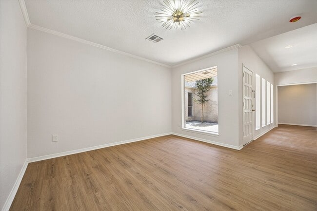 Building Photo - 7618 Bankside Dr