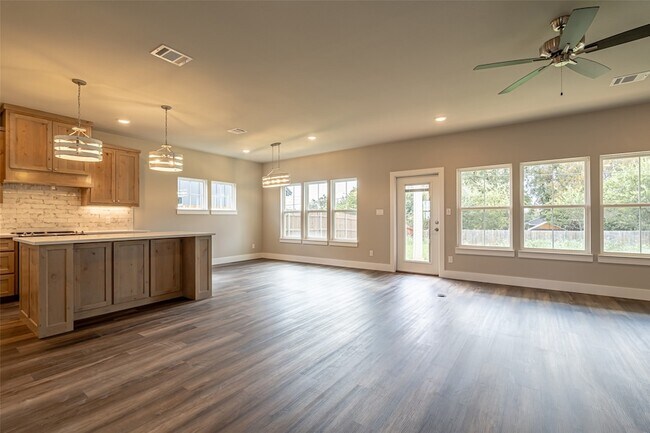 Building Photo - 2044 Salina Cir