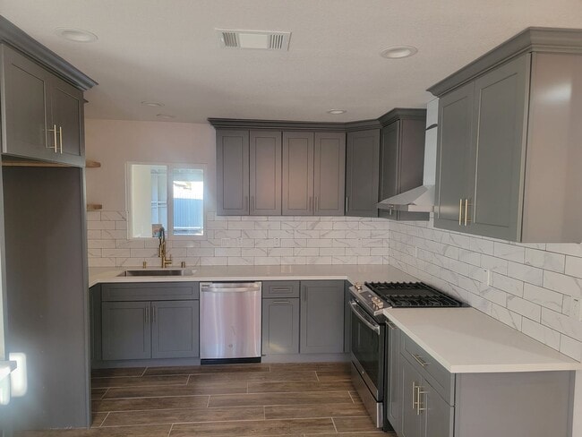 Building Photo - 7401 Valaria Dr