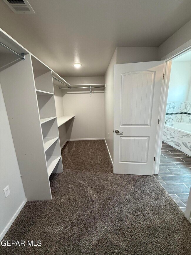 Building Photo - 804 Blingwood