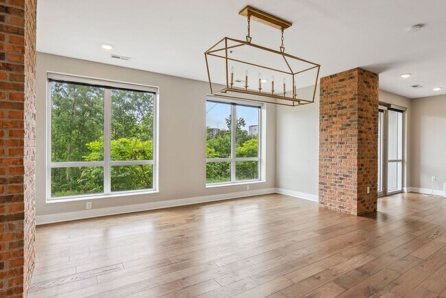 Building Photo - Luxury Condo in Dublin's Coveted Bridge Pa...