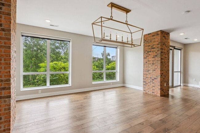 Building Photo - Stunning condo in Bridge Park!   Rare oppo...