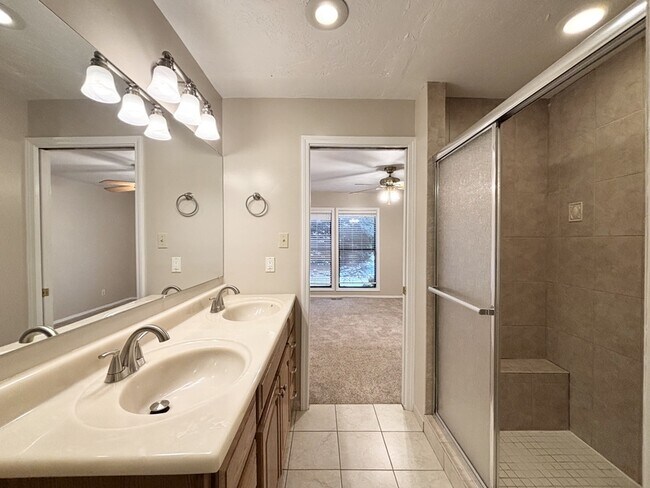 Building Photo - 1201 E 5600 S