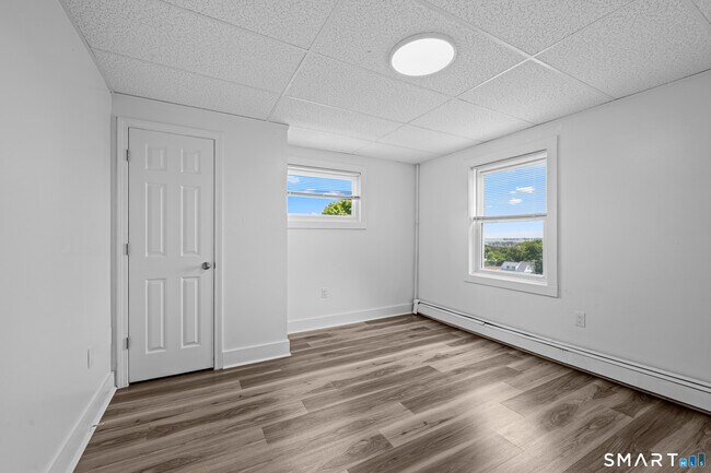 Building Photo - 156 Garfield Ave