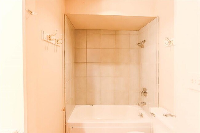 Building Photo - 9901 Sharpcrest St