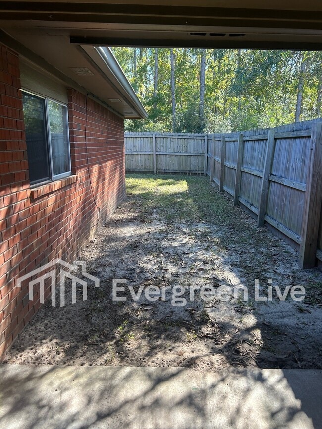 Building Photo - 672 Carrier Dr