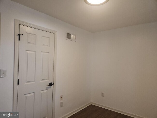 Building Photo - 3856 Terrace St