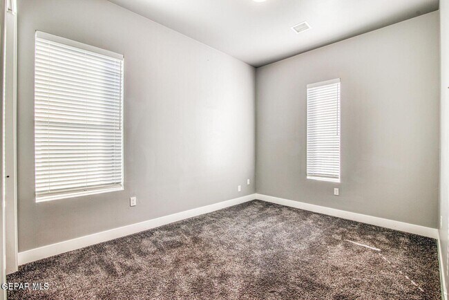 Building Photo - 6716 Rio Haciendas