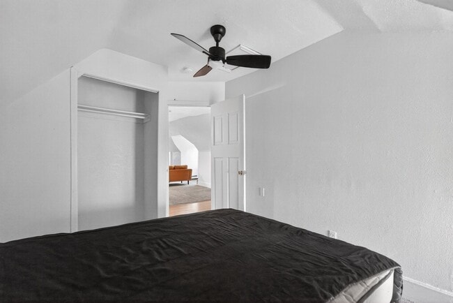 Building Photo - Charming 1-Bedroom Attic Apartment in the Heart of City Park West