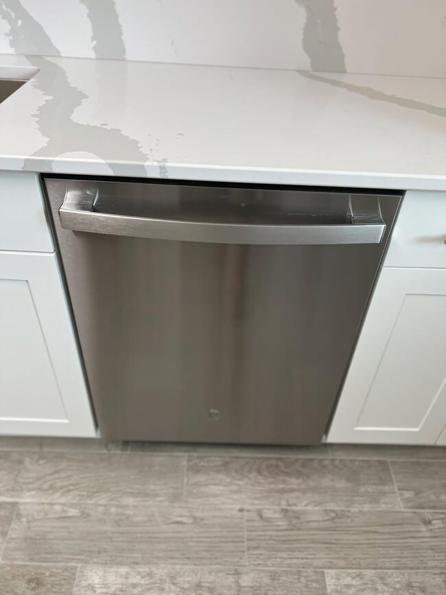 Building Photo - 515 N 7th St