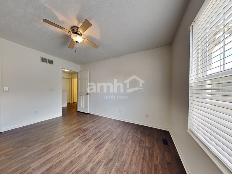 Building Photo - 4645 Bluejay Ct