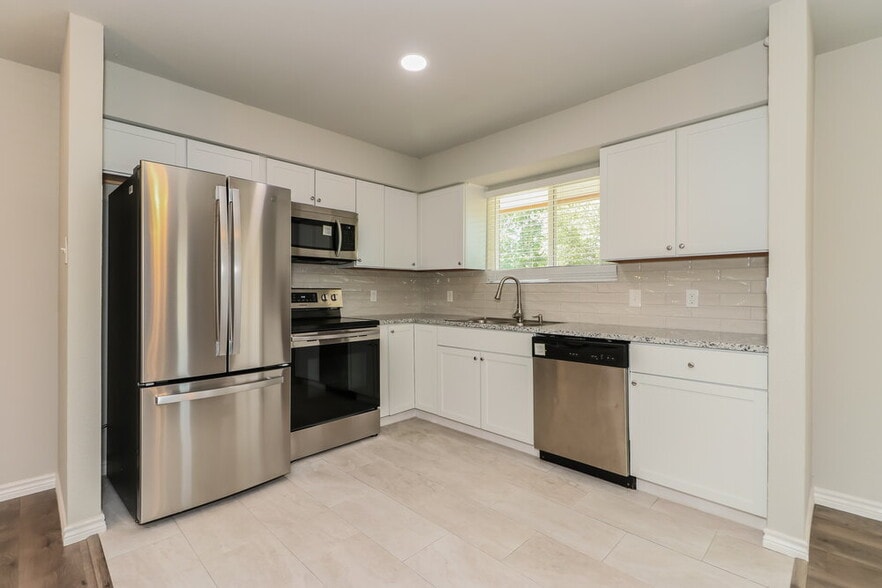 Building Photo - 3300 Chalmette Ct