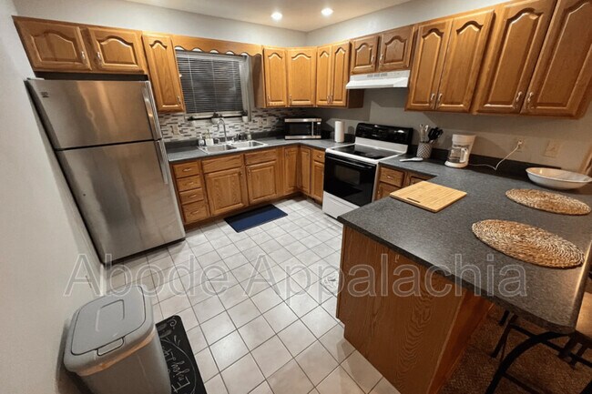 Building Photo - 124 Melvina Dr