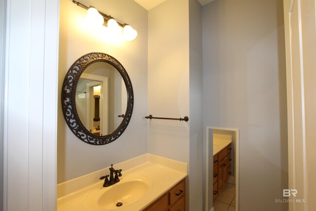 Building Photo - 9948 Sommerset Dr