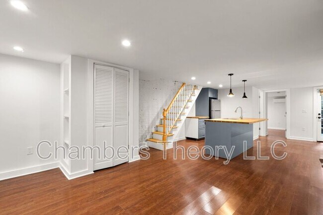 Building Photo - 1745 1st St NW