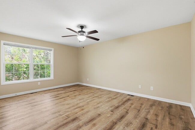 Building Photo - Knoxville 37912 - 2 bedroom 1.5 bath condo - call Jean Chung 865-386-1022