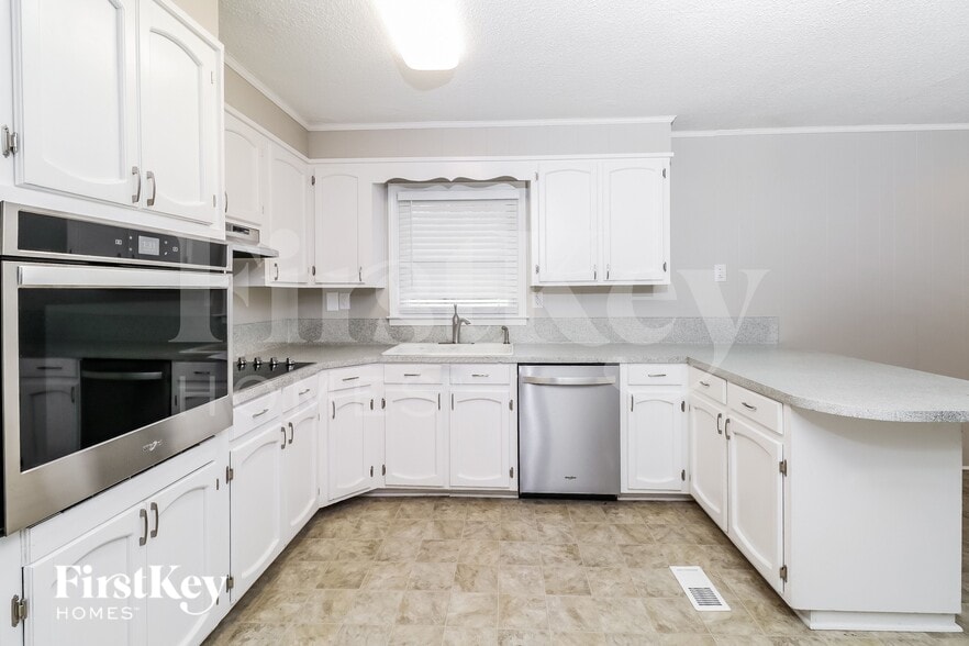 Building Photo - 4809 Maplecrest Dr