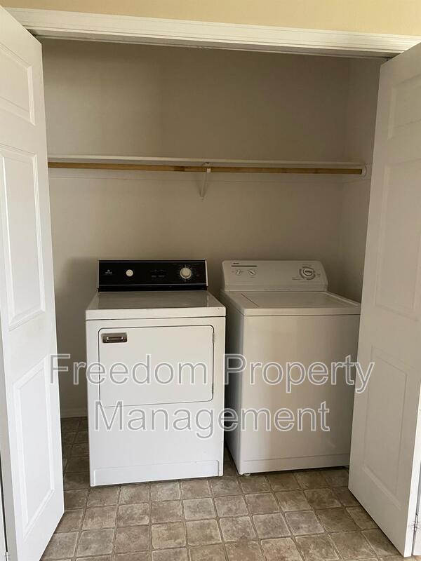 Building Photo - 1151 NE Trailridge Ct