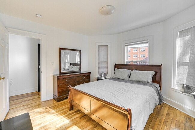 Building Photo - 139-141-141 Putnam Ave