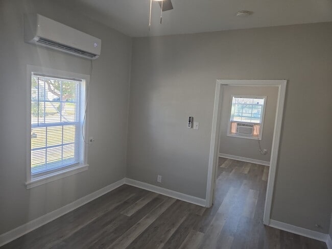 Building Photo - 1949-1949 8th St