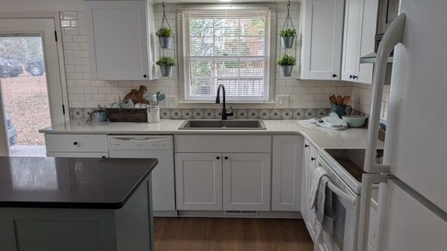 Building Photo - Lindley Park Rental!