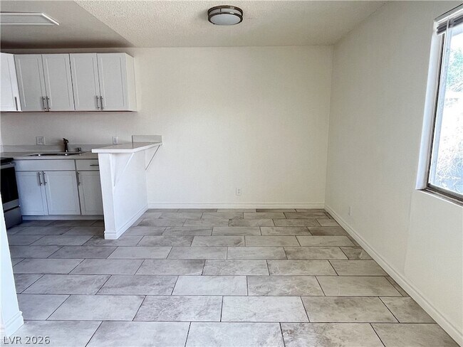 Building Photo - 212 Orland St