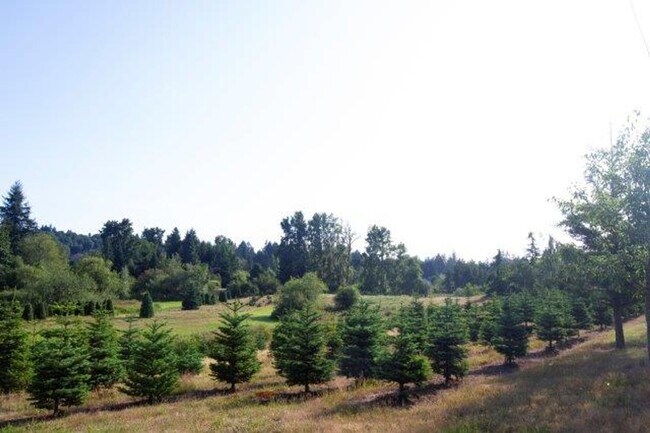 Building Photo - Now Leasing: Spacious 3 Bed, 2.5 Bath Townhome in Tumwater, WA