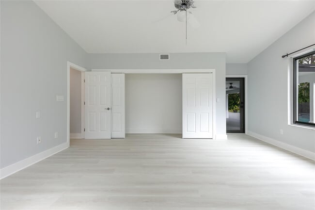 Building Photo - 13401 SW 83rd Ave