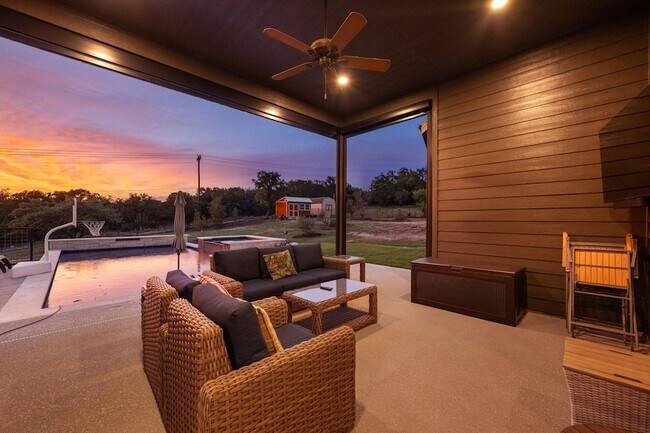 Building Photo - 4518 Diamante Dr