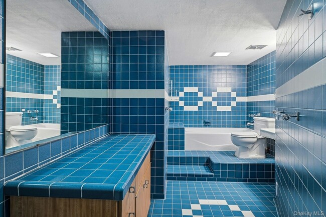 Building Photo - 35 Yennicock Ave