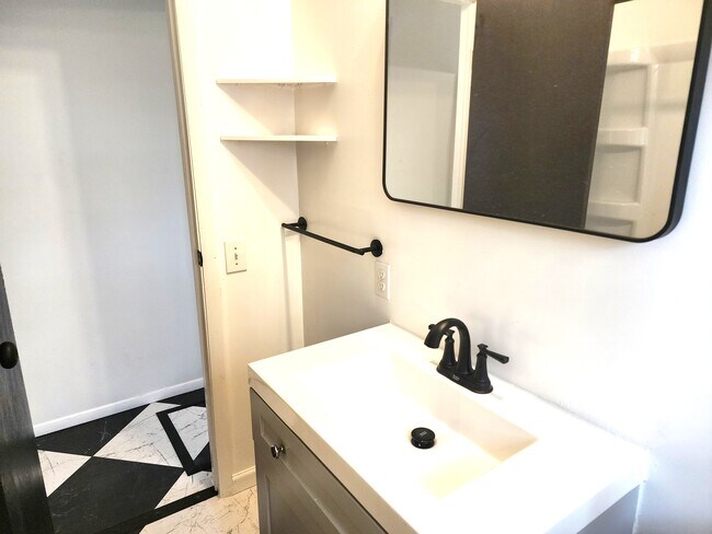 Building Photo - 3886 N West River Rd