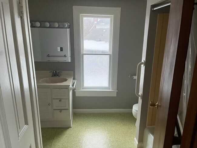 Building Photo - 156 Leach Ave