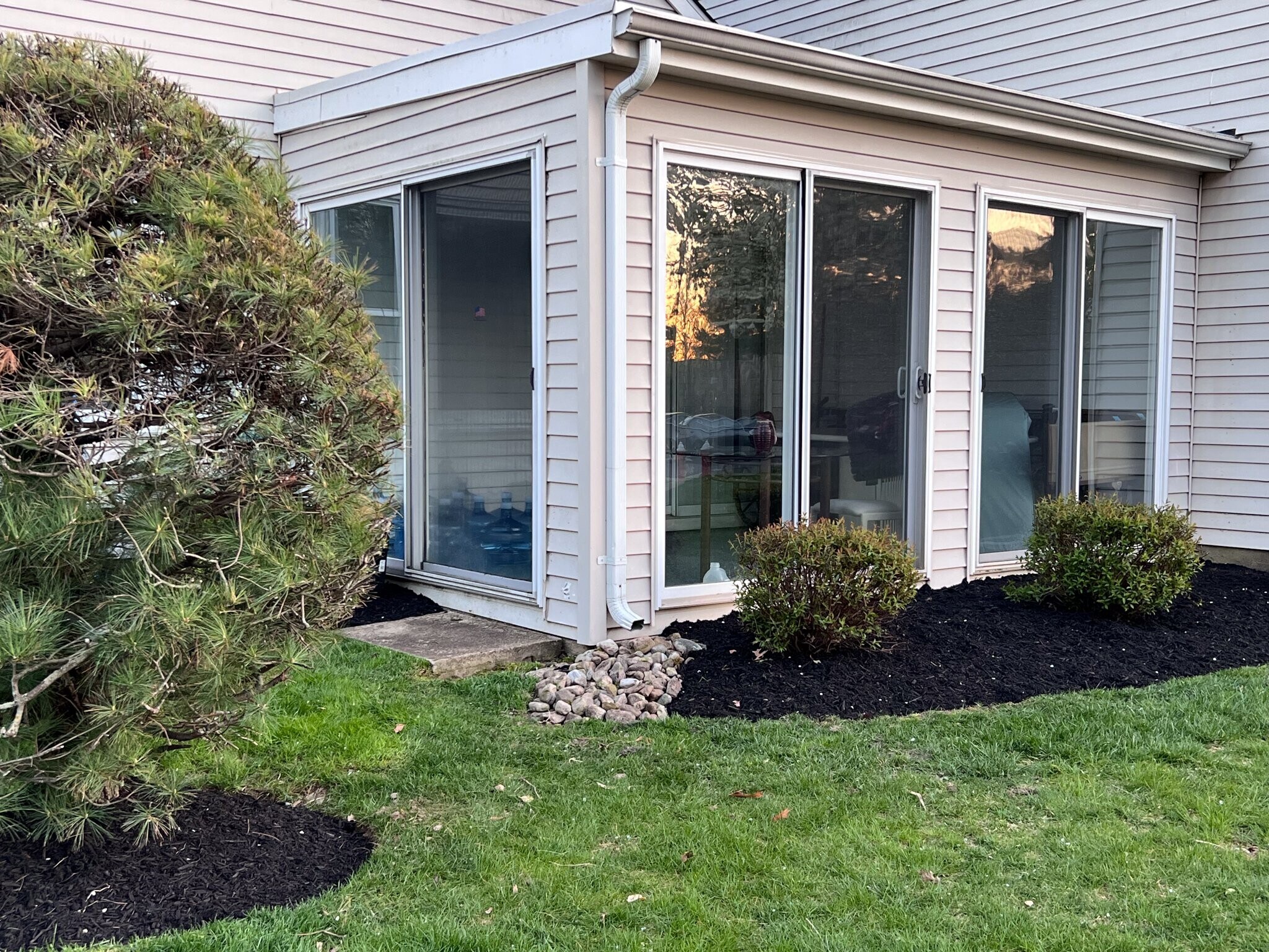 Building Photo - 655C Yale Way