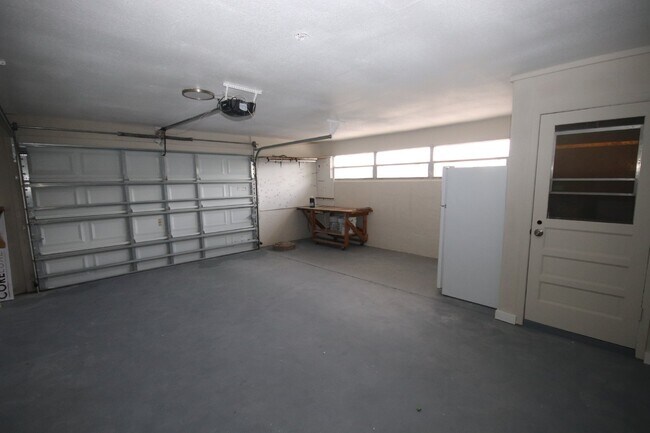 Building Photo - Remodeled 3BD/2BA ranch home in Sun City C...