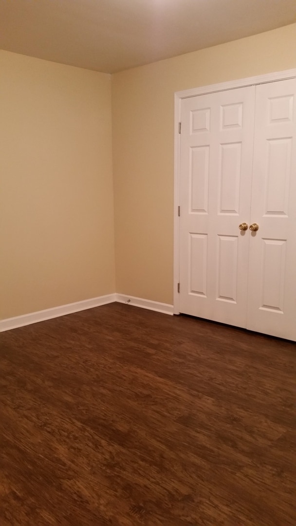 Building Photo - MOVE IN TODAY!  Large 4 bed 2 bath with bo...