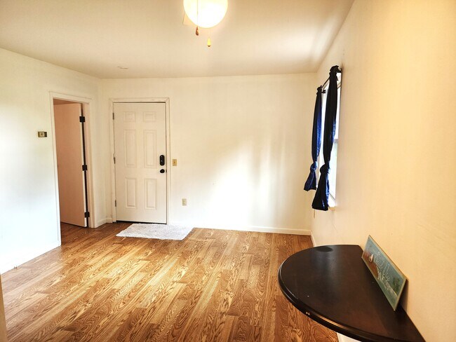 Building Photo - 3884 N West River Rd