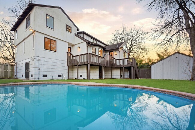 Building Photo - Beautiful Houston Home Featuring a Private Pool