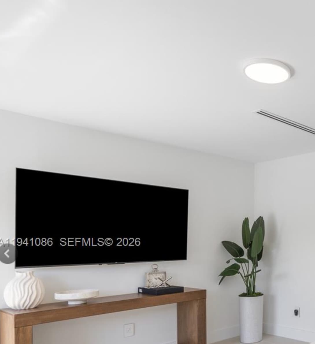 Building Photo - 7810 Hawthorne Ave