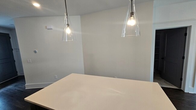 Building Photo - Simple & Stylish 1BR, 1BA Home