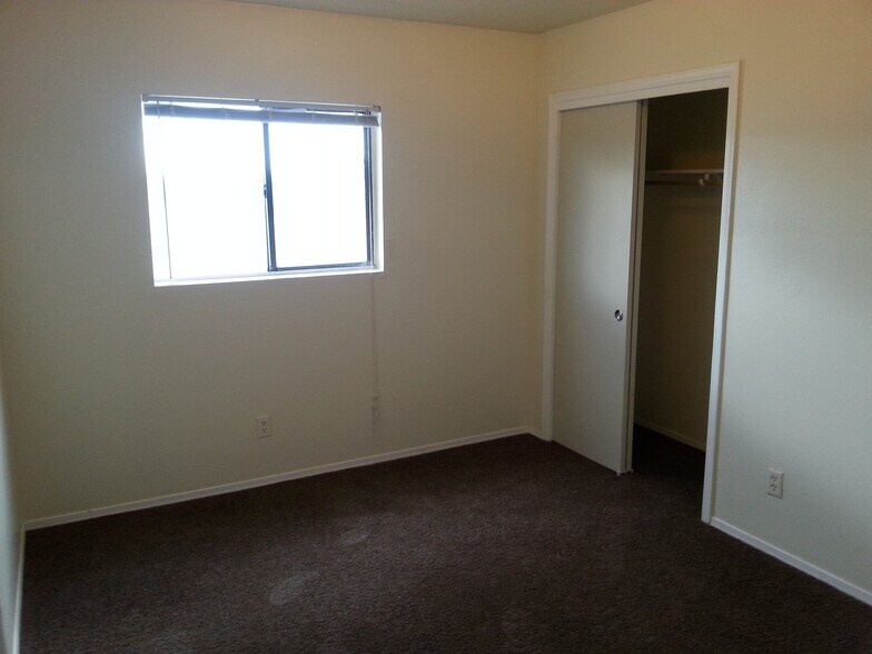 Building Photo - 2101 Elm St SE