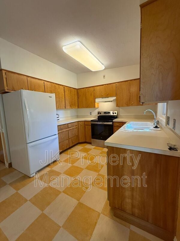 Building Photo - 1015 Carlos Dr