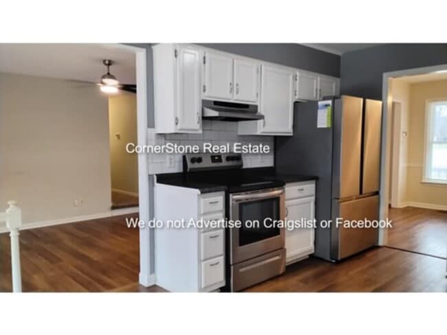 Building Photo - 6301 Lakhaven Dr.