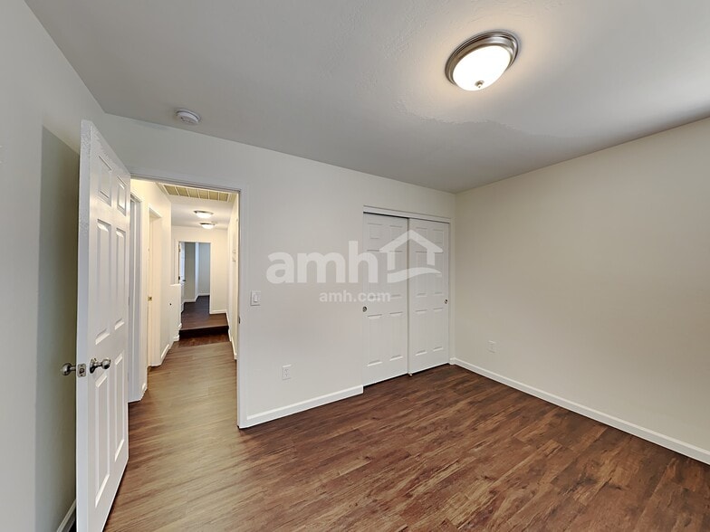 Building Photo - 8745 E Lindner Ave