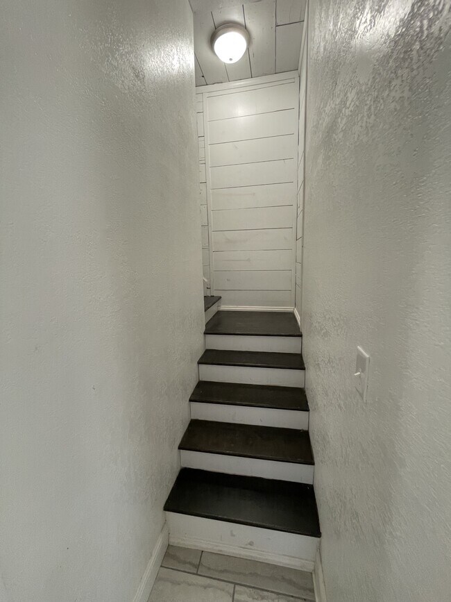 Building Photo - 312 N College St