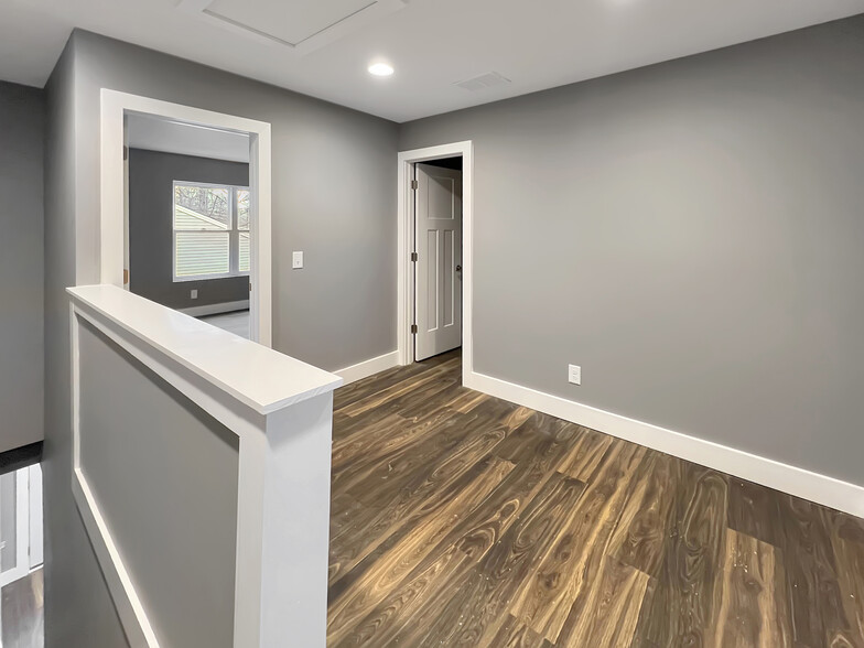 Upstairs hall - 3981 Mount Moriah Vlg