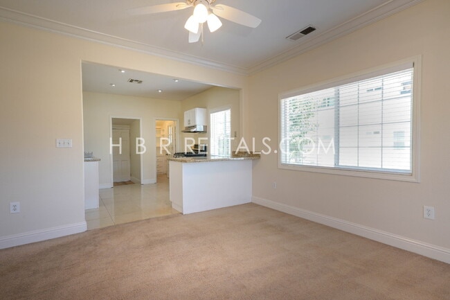 Building Photo - Charming 3-Bedroom Haven with 2 Full Baths...