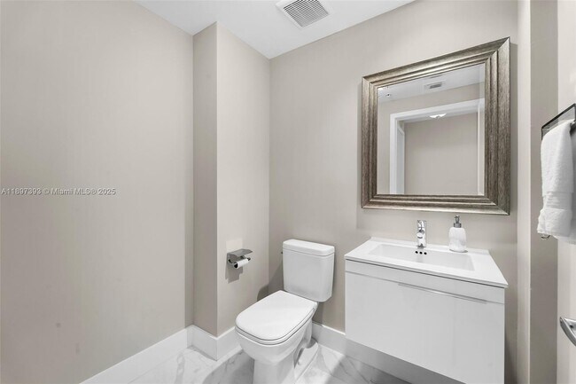 Building Photo - 17111 Biscayne Blvd