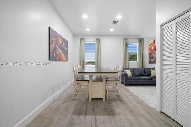 Building Photo - 836 NW 33rd Ave